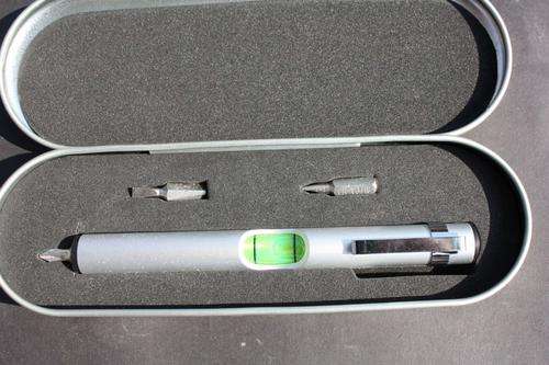 SCREWDRIVER AND LEVEL