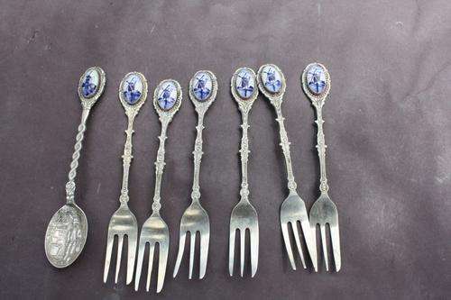 6 SILVERPLATED CAKE FORKS AND ONE SPOON - 115 MM