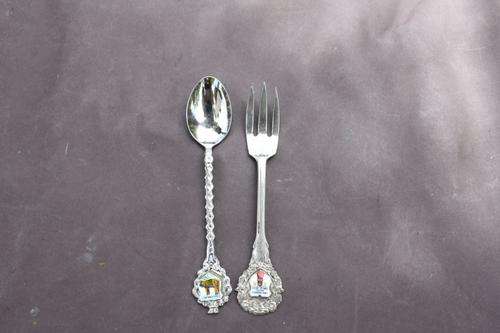 2 SMALL COLLECTOR SPOONS - 115 MM