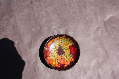 CARVED AND PAINTED WOODEN BOWL 0 90 MM DIAM. - 25 MM HIGH