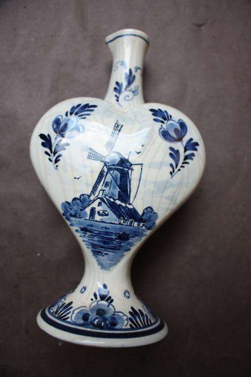 DELFT- MEDIUM HAND PAINTED DECANTER- J.DE KUYPER  - 1991 -210 MM