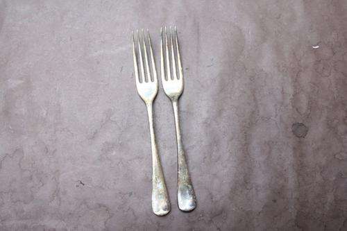 2 SILVER PLATED CAKE FORKS - 170 MM - EPNS - PLEASE HAVE A LOOK