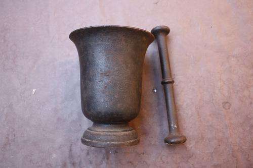 CAST IRON MORTAR AND PESTLE  - NO.3 - PLEASE HAVE A LOOK