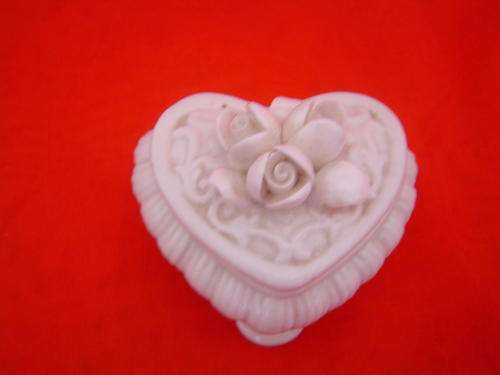 Porcelain jewellery box