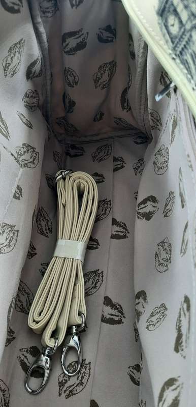 LARGE TRAVEL BAG BY VIVACE!LONDON PRINT ON OFF WHITE OR LIGHT CREAM!!