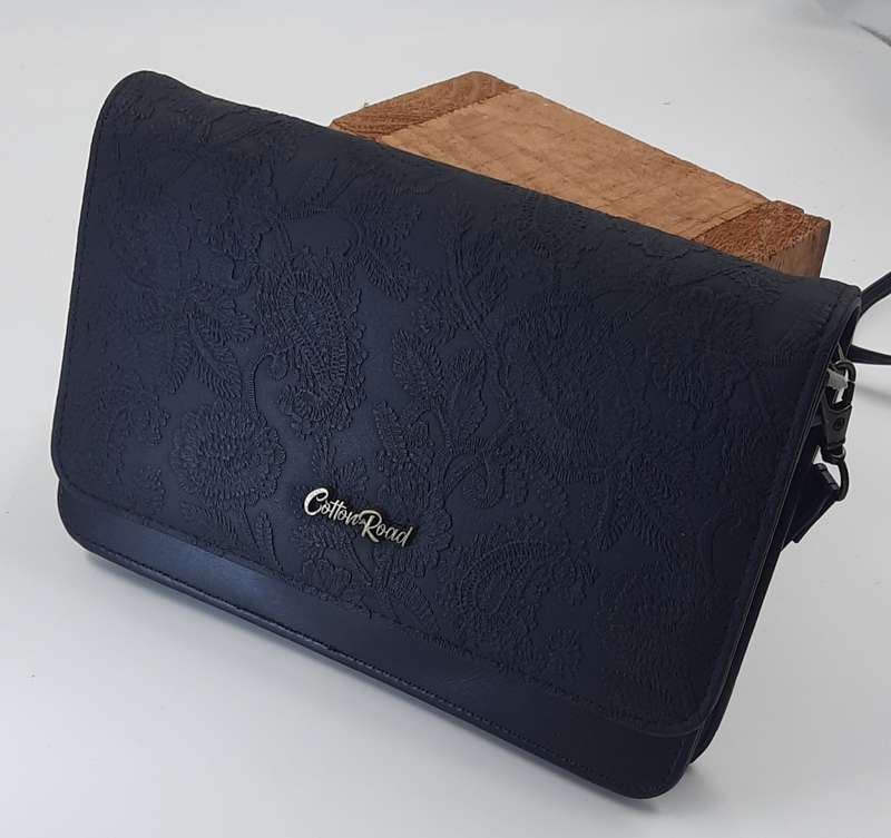COTTON ROAD SLING PURSE! IN BLACK!