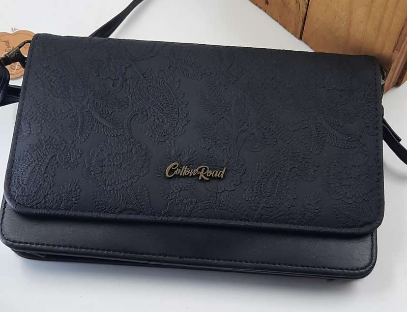 COTTON ROAD SLING PURSE! IN BLACK!