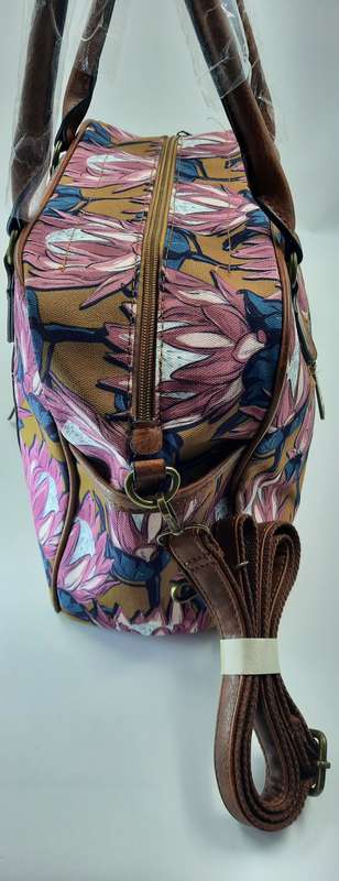 SUPER NICE BAG BY VIVACE!! #PINK PROTEA,BROWN WITH blue design#