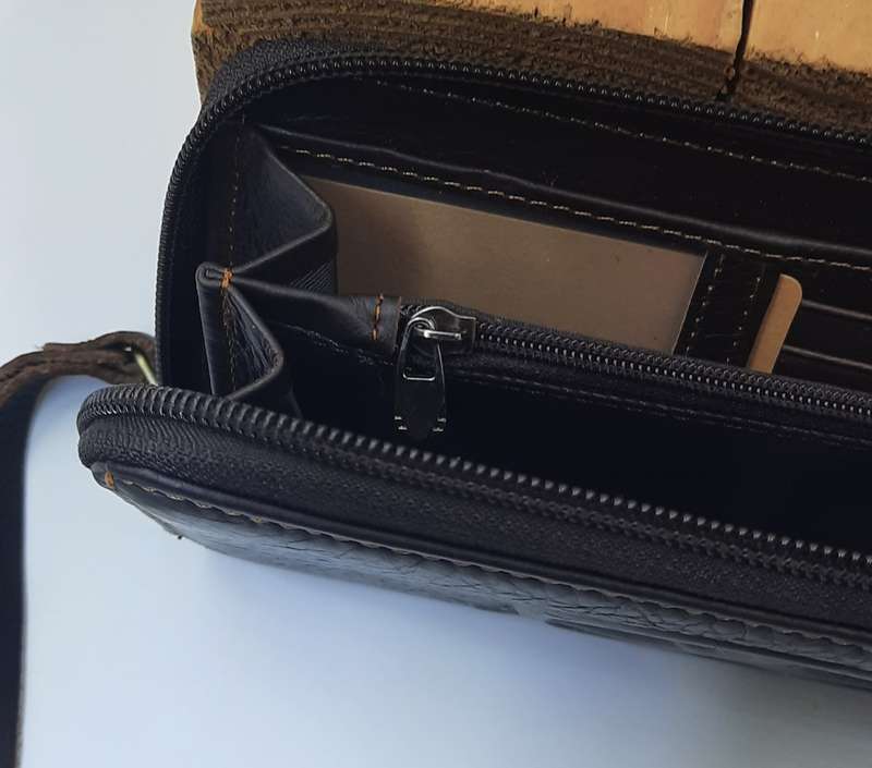 GENUINE LEATHER PURSE/WALLET BY VIVACE##STUNNING###