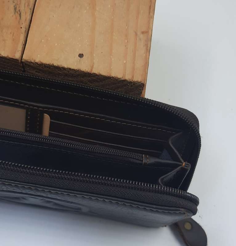 GENUINE LEATHER PURSE/WALLET BY VIVACE##STUNNING###