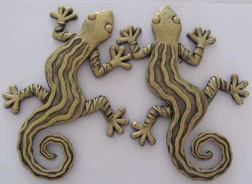 set of 2 funky lizzards in gold! shipping is R25
