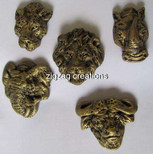 BIG 5 HEADS in resin