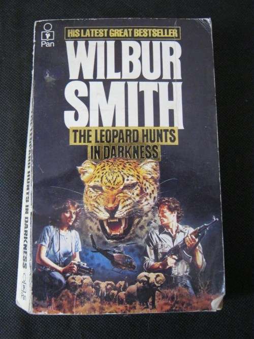 The Leopard Hunts in Darkness - Wilbur Smith
