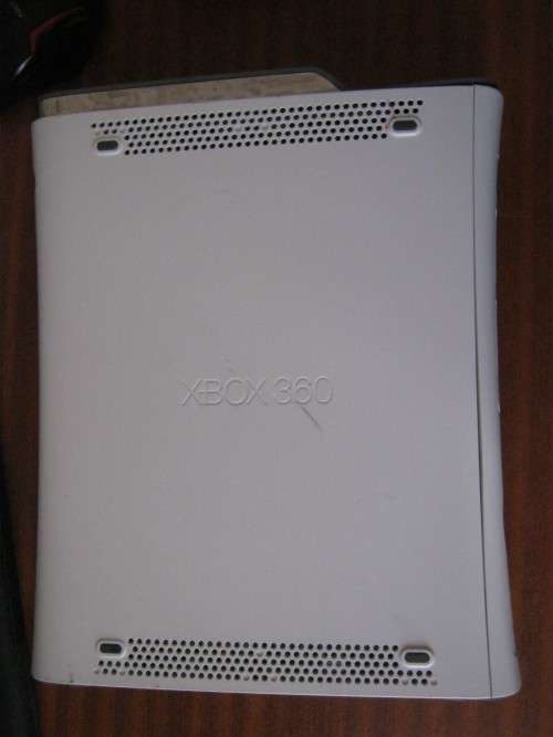XBOX 360 (NO IDEA IF IT WORKS, SELLING AS IS. Read Description)