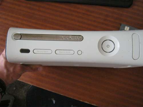 XBOX 360 (NO IDEA IF IT WORKS, SELLING AS IS. Read Description)
