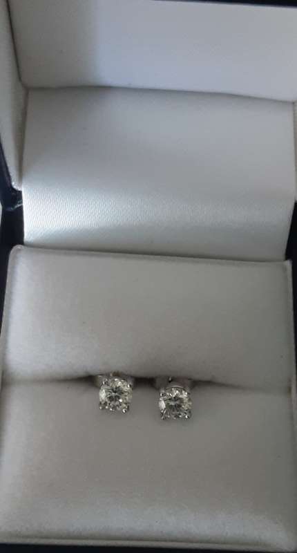 18ct DIAMOND STUD EARRINGS 0.34ct