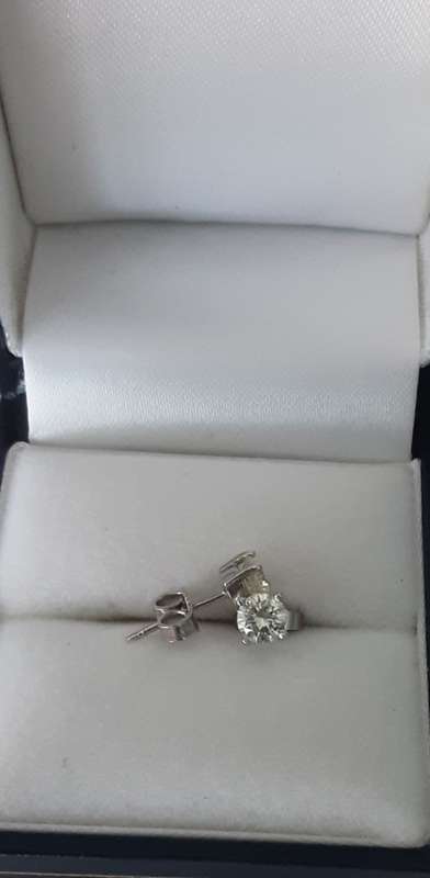 18ct DIAMOND STUD EARRINGS 0.34ct