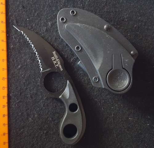 Smith& Wesson Knife for belt or neck