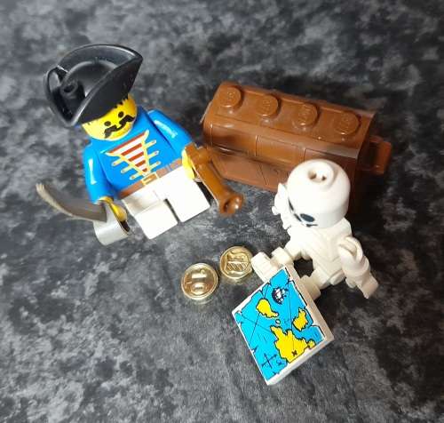 Vintage Lego Pirate treasure Set