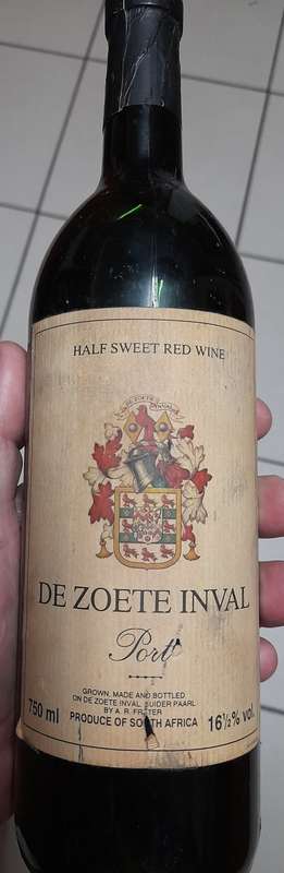 Very old bottle of De Zoete inval port