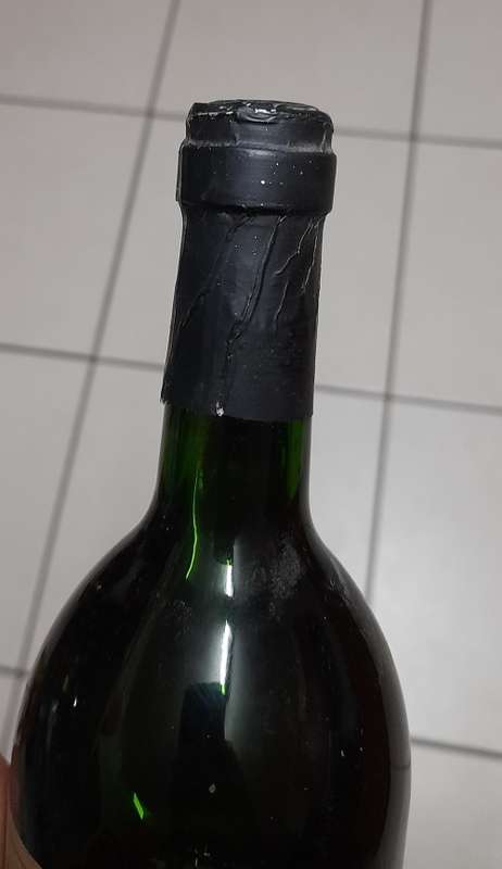 Very old bottle of De Zoete inval port