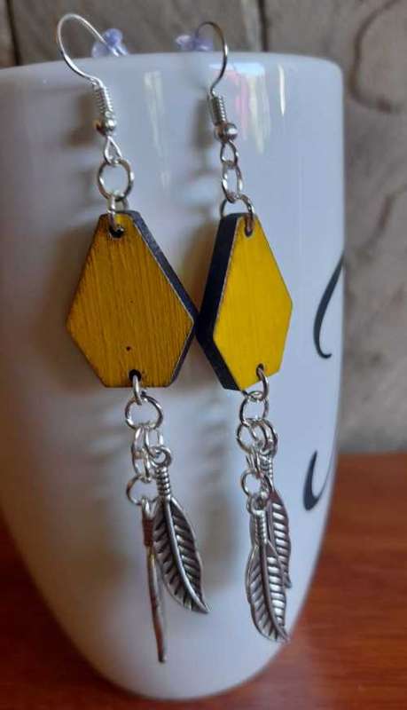 Wholesale Earrings perfect for reselling bulk lot of 25pairs