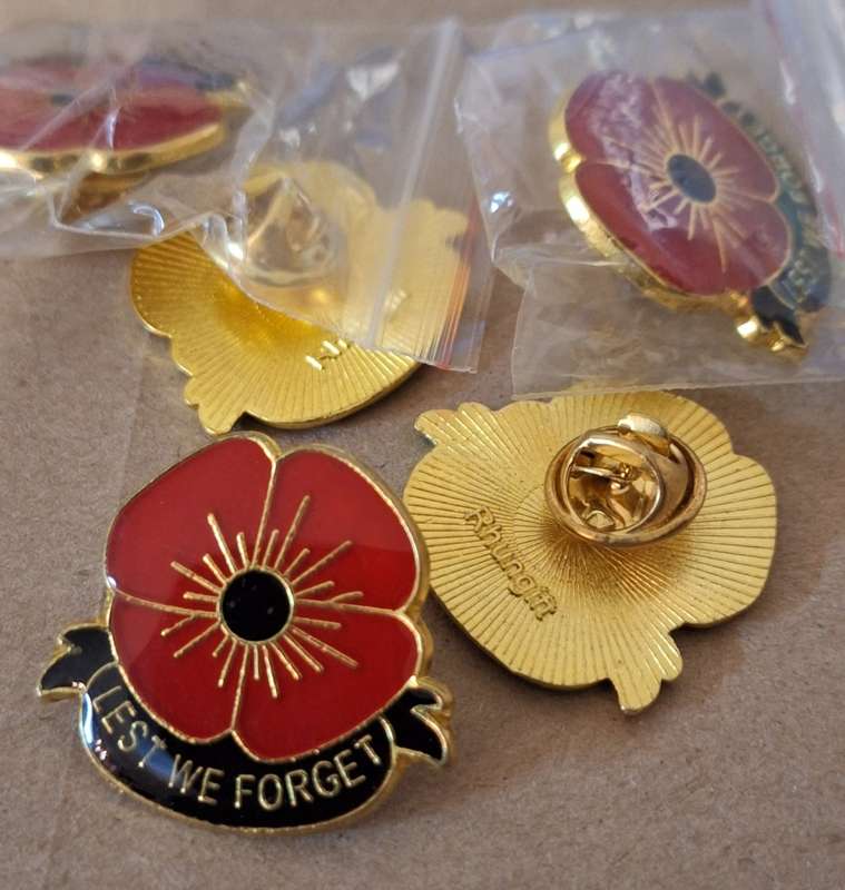 Poppy pin