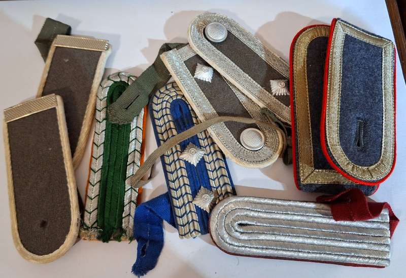 MIXED LOT OF SHOULDER BOARDS DDR