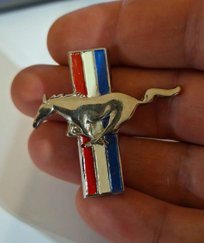FORD MUSTANG BADGE