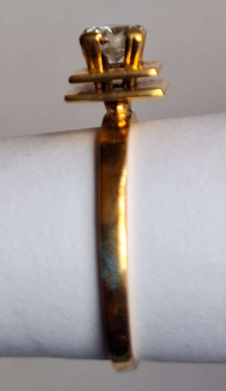 18ct Gold ring with large old mined diamond