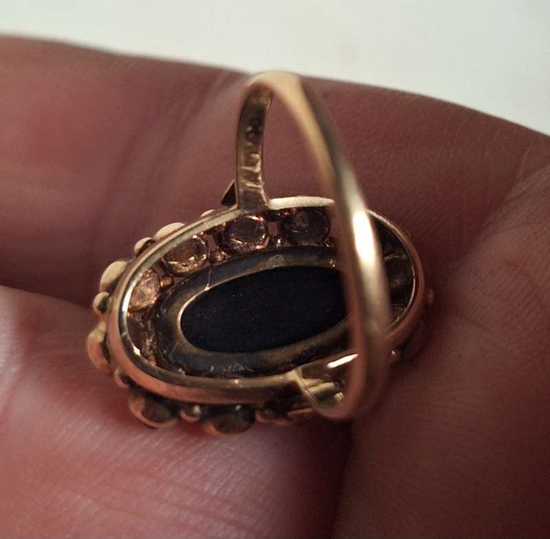 Antique Gold ring with Garnets