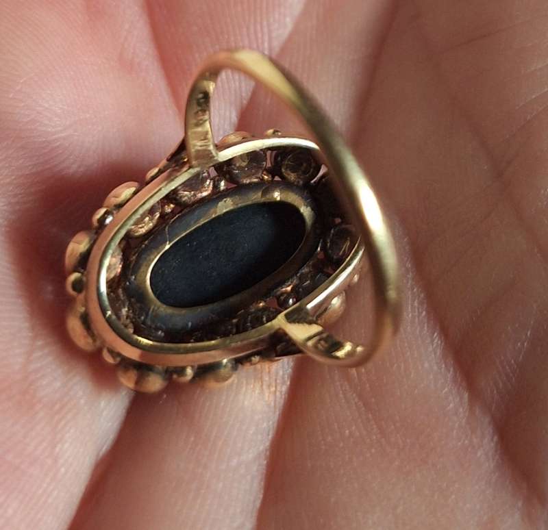 Antique Gold ring with Garnets