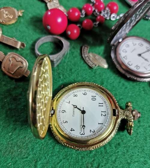 *Crazy R1 Auction* Mixed lot of costume jewellery