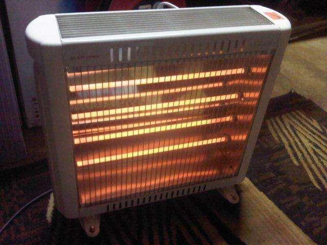 LOGIK 4 BAR HEATER 2400W