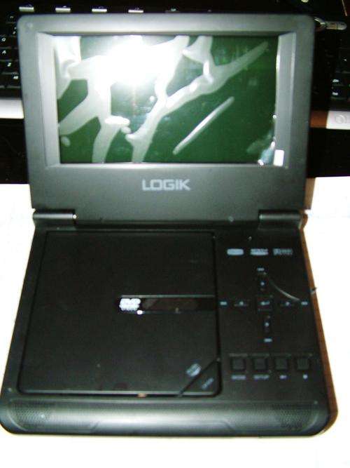 Logik LPD-7 Portable DVD/VCD/CD/MP3/MP4 PLAYER**new in box**