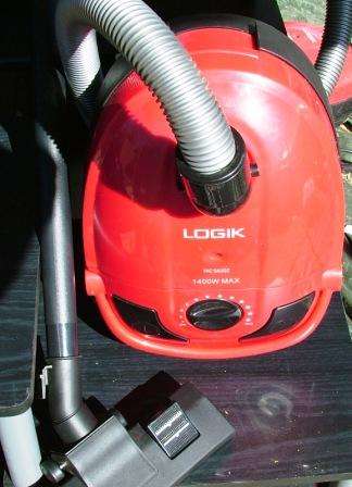 LOGIK 1400W VACUUM CLEANER