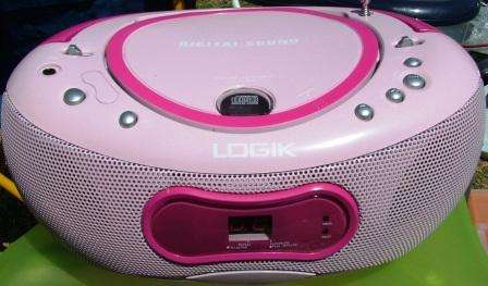 Logik Portable Radio CD/Player (j)