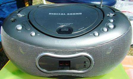 Logik portable Radio/ CD Boombox RSH009215* display* as good as new!