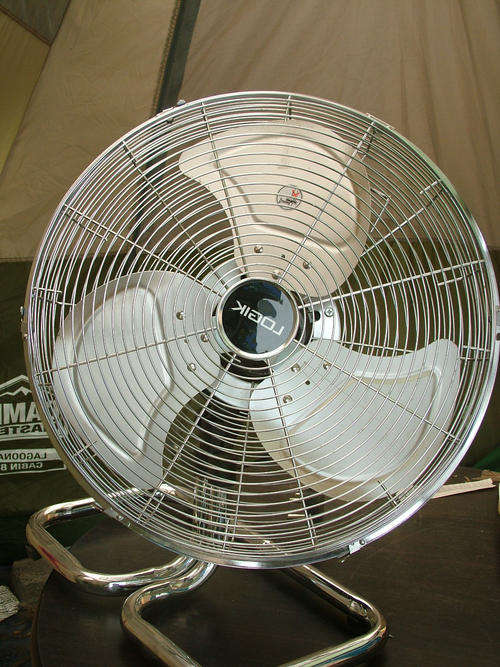 Logik 45cm HIGH Velocity Floor Fan **** display item****good as new