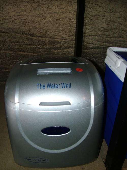 Ice Machine LOGIK/Waterwell Produces 15kg of ice over 24hr : ZBJ15S