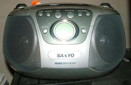 SANYO BASS EXPANDER Portable Radio CD-R/RW /Player  MP3/WMA used as display
