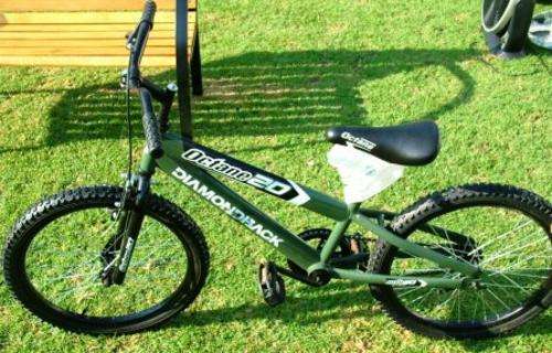 DIAMONDBACK OCTANE 20 BICYCLE 7-12 YEARS BRAND NEW CONDITION USED AS DISPLAY ONLY: GREAT BUY!!!!!!!!