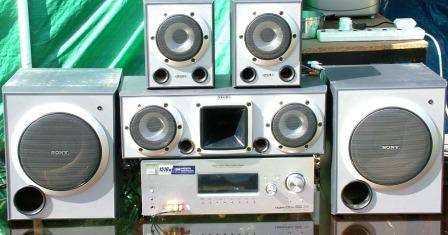 SONY 6.2 AMPLIFIER WITH 2 SUBWOOFERS , CENTER SPEAKER AND TWO SURROUNDS