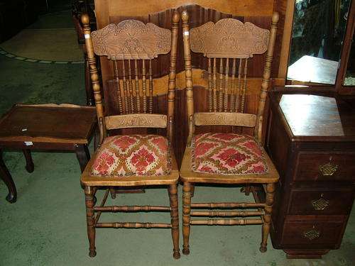 ENGLISH OAK ANTIQUE CHAIRS : RARE FIND