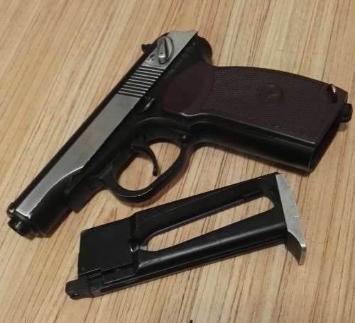 KWC MAKAROV CO2 BLOWBACK 4.5MM AIRGUN