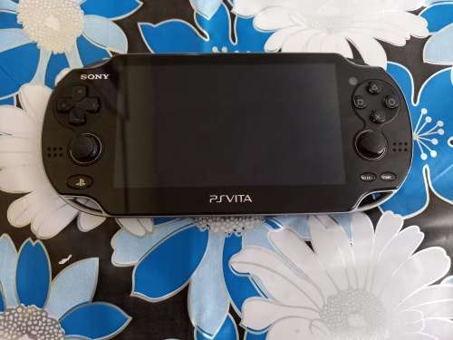Ps vita console PCH-1004 bundle black