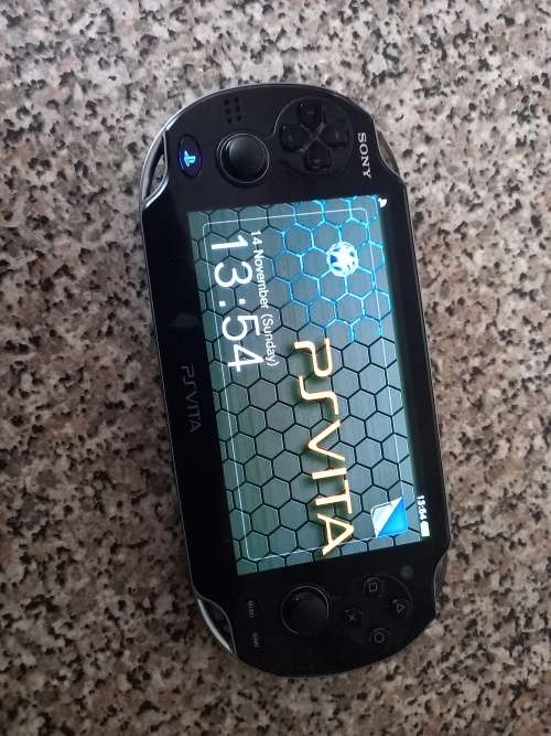 Ps vita console PCH-1004 bundle black