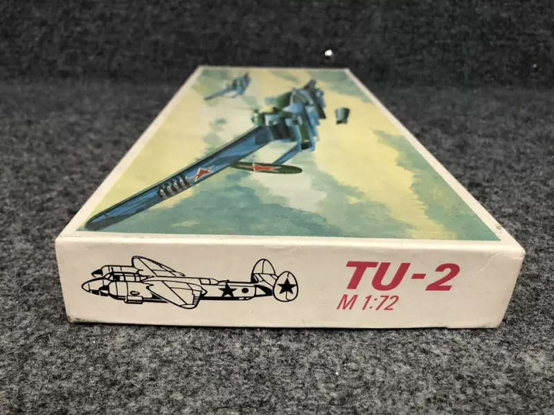 Flugzeug-Modellbaukasten, TU-2 1/72 Scale