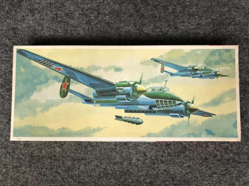 Flugzeug-Modellbaukasten, TU-2 1/72 Scale