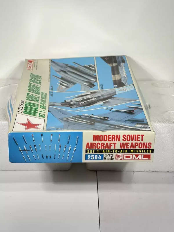 Dragon Model, Modern Soviet Aircraft Weapons Model Kit - Set 1: Air to Air  Missiles